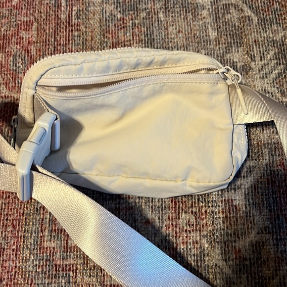 Lululemon black Sherpa belt bag and white belt bag bundle - Picture 9 of 9